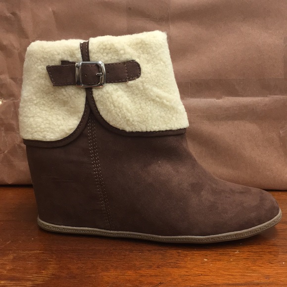 Women's Hidden Wedge Ankle Bootie -Brown and Ivory - Picture 5 of 6